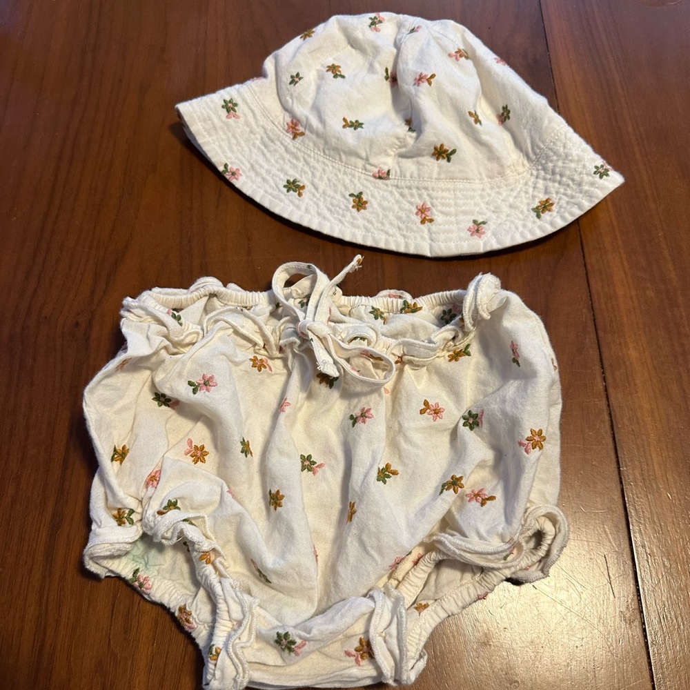 Fin & Vince Organic Bloomers and Bucket Hat in Floral Embroidery Print